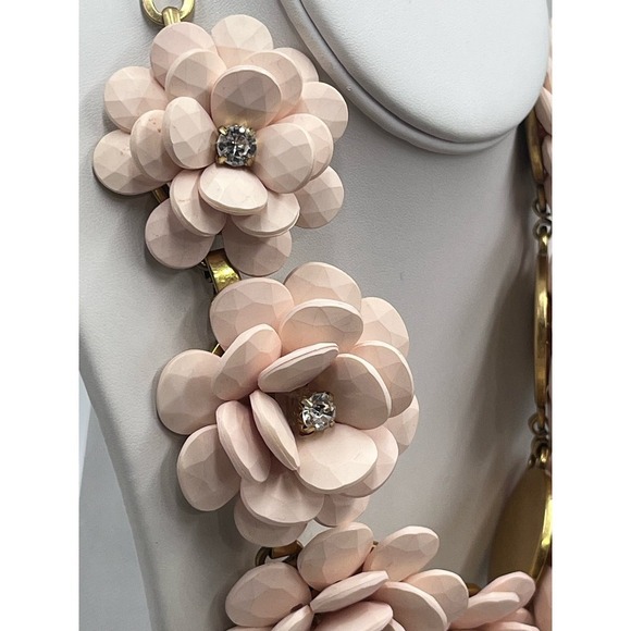 J. Crew Vintage 3 Dimensional Wood Rose Pretty in Pink Floral Collar Necklace - Picture 4 of 15